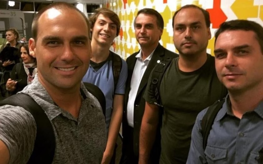 carlos,-eduardo-e-flavio-usam-queda-de-maduro-para-atacar-lula-e-defender-bolsonaro