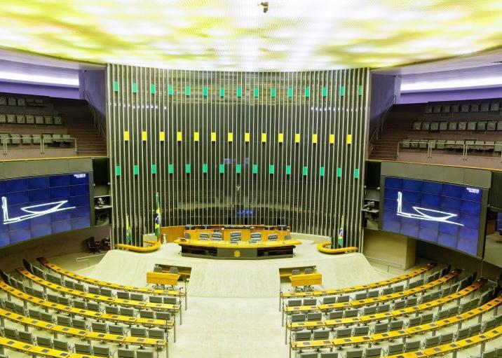 camara-dos-deputados-abre-concurso-com-70-vagas-e-salarios-de-ate-r$-30,8-mil