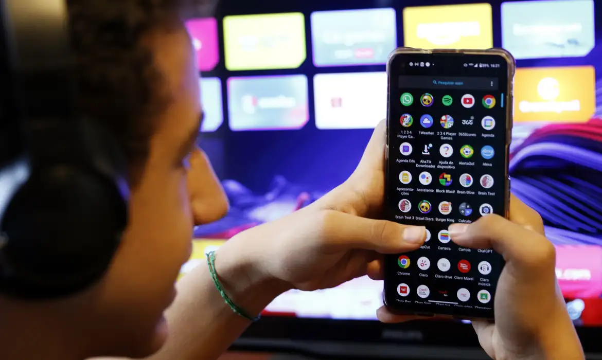 empresas-tem-ate-fevereiro-para-apresentar-ao-governo-medidas-de-adaptacao-ao-eca-digital