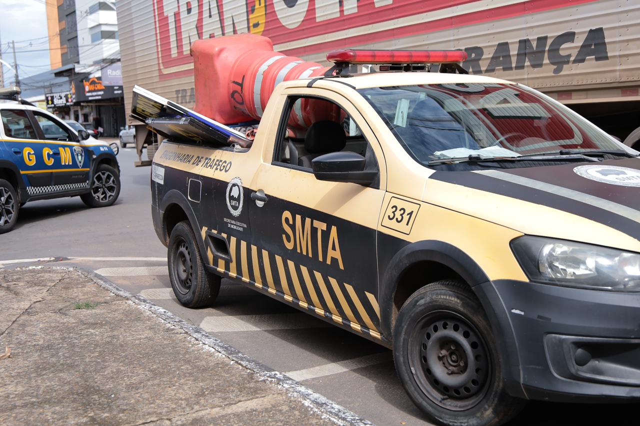 smta-realiza-blitz-para-desobstrucao-de-calcadas-na-avenida-tapajos,-em-aparecida