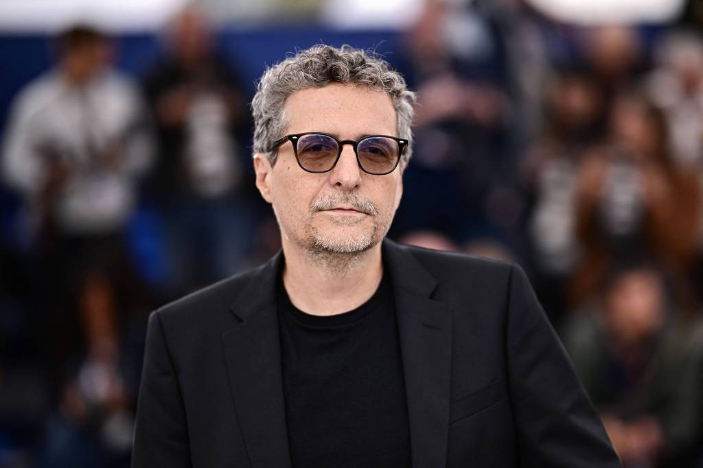 kleber-mendonca-filho-lembra-prisao-de-jair-bolsonaro-no-globo-de-ouro