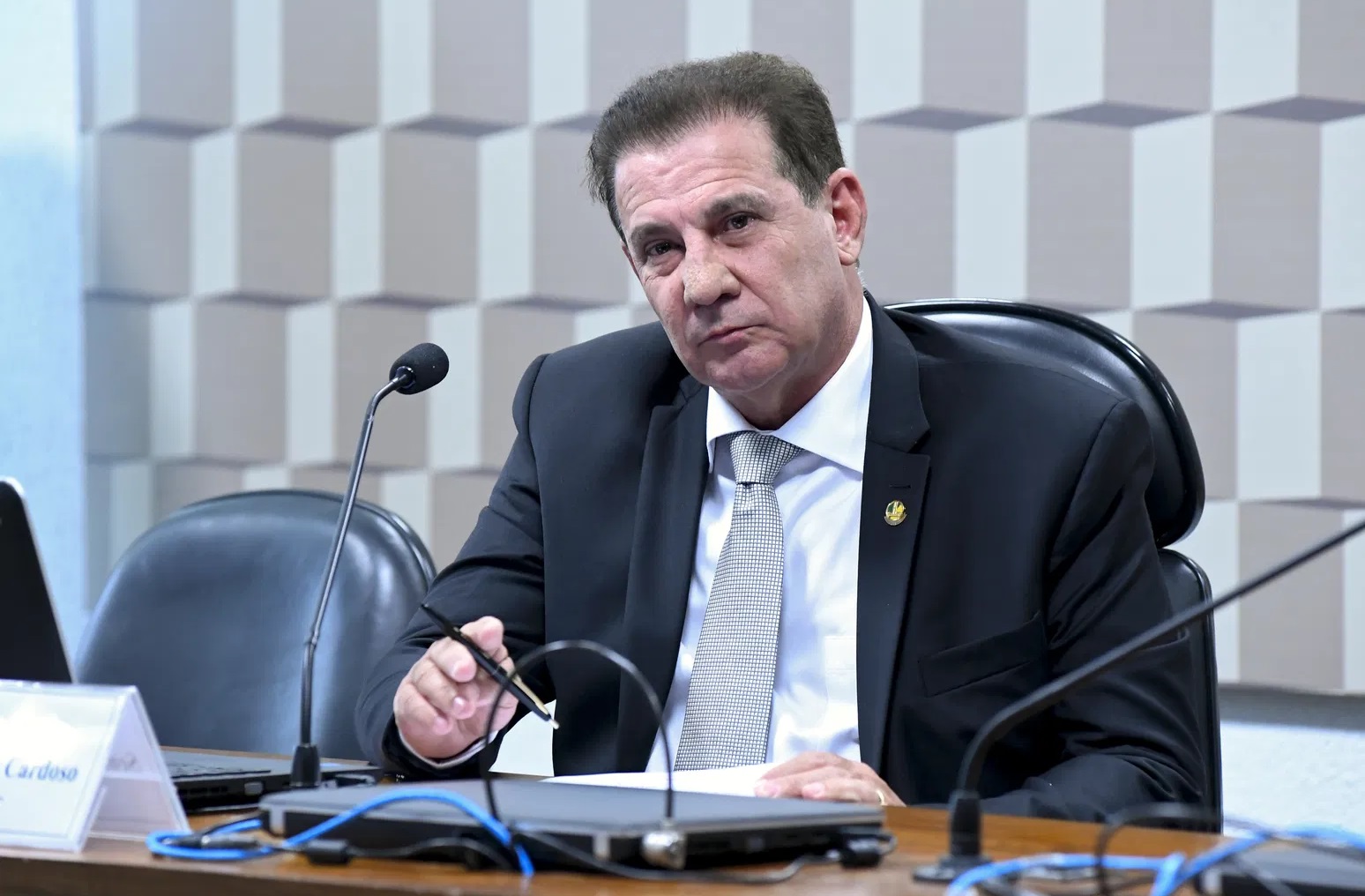 vanderlan-assina-cpmi-e-cobra-apuracao-no-banco-master