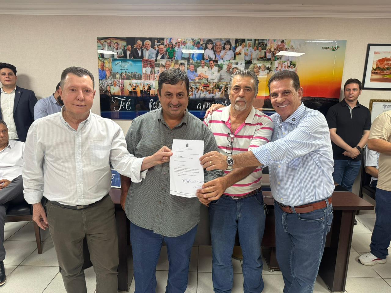 vanderlan-visita-sudeste-goiano-e-libera-r$-3,9-milhoes-em-recursos-para-a-regiao