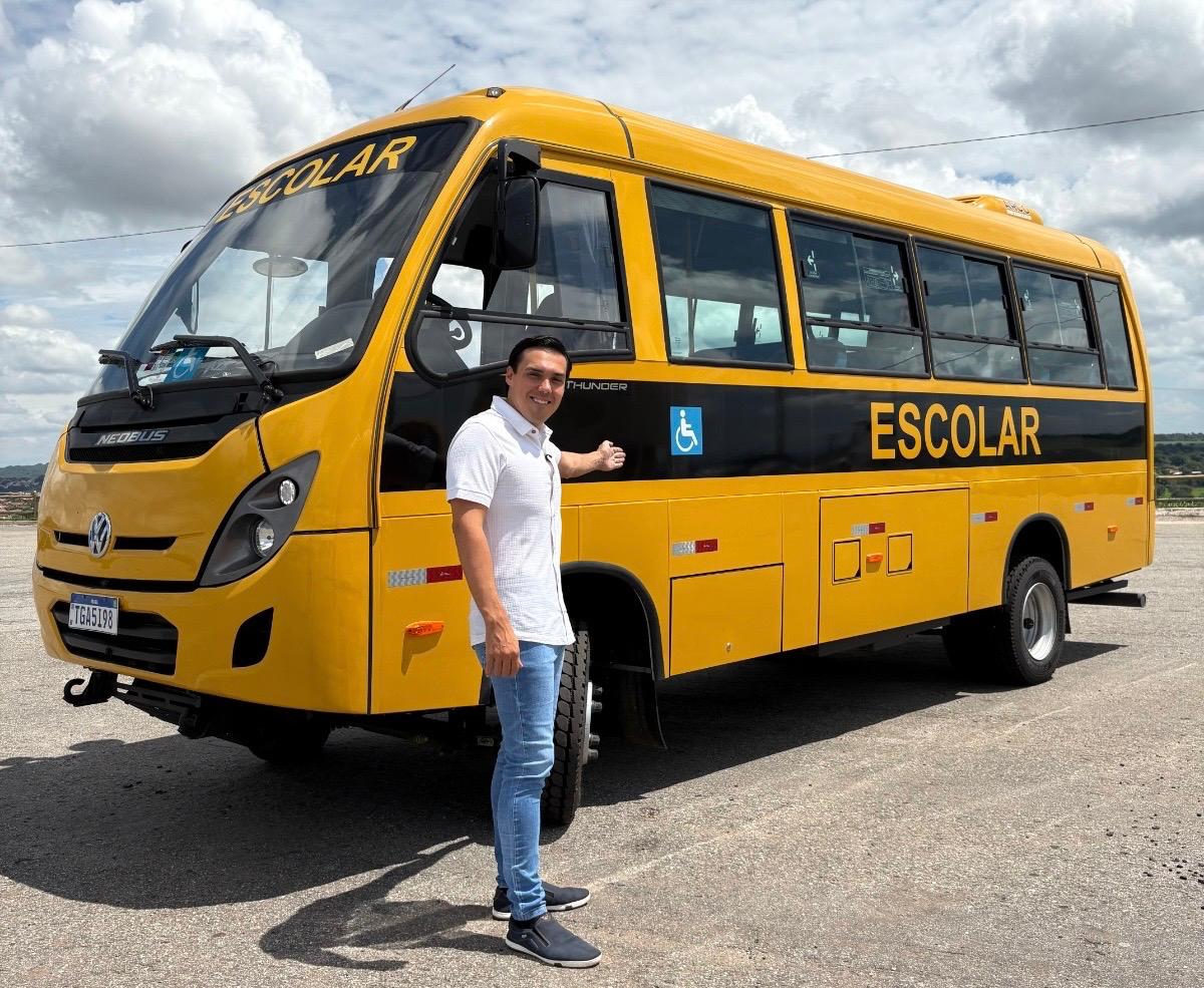 ze-delio-reforca-frota-escolar-de-hidrolandia-com-novo-micro-onibus