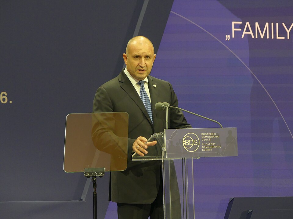 presidente-da-bulgaria-anuncia-que-apresentara-renuncia-formal-nesta-terca-feira-(20)