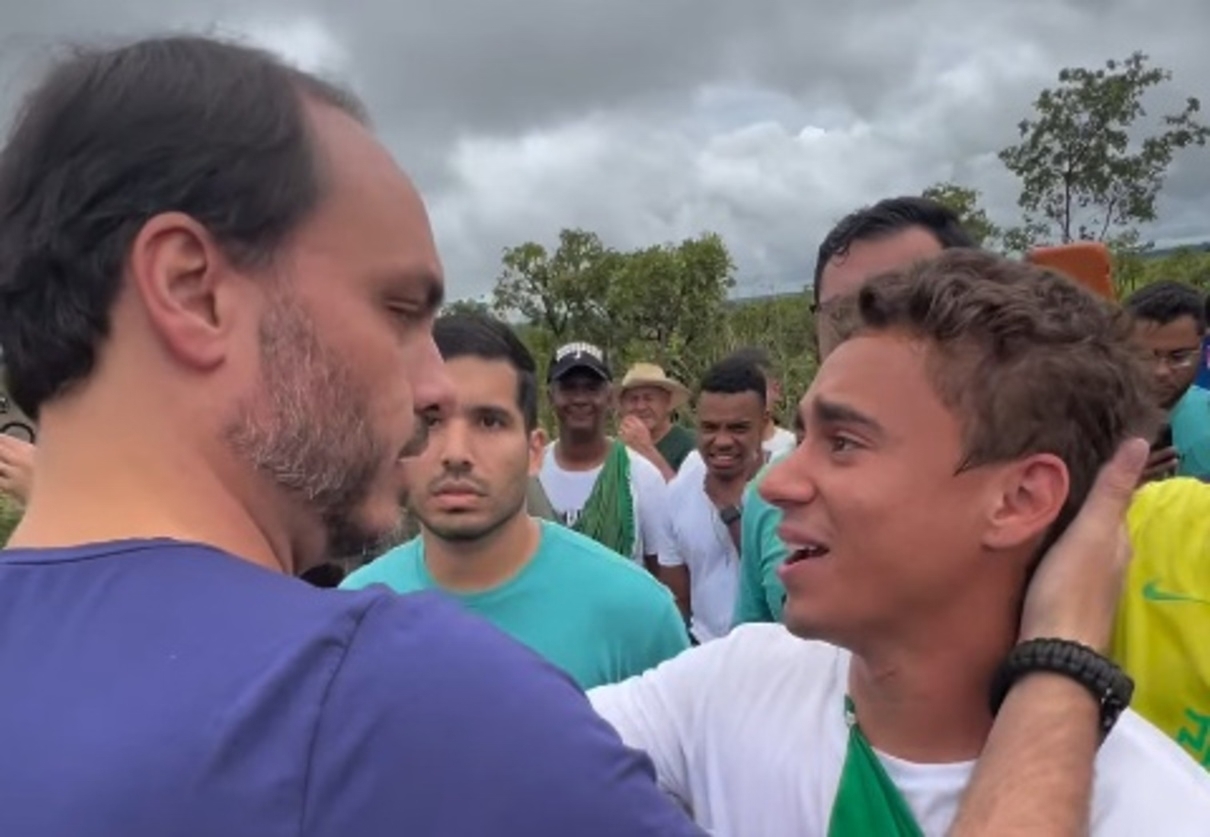 Filhos de Bolsonaro declaram apoio e tentam impulsionar caminhada de Nikolas