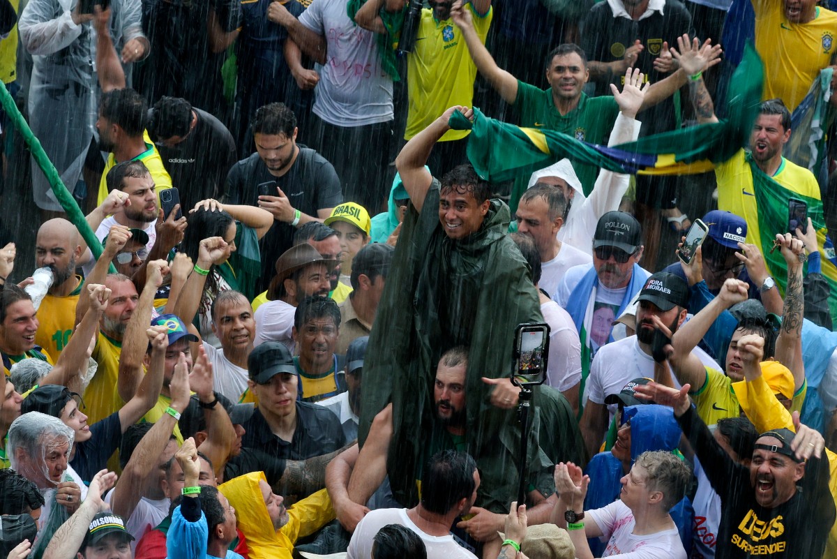 nikolas-encerra-ato-em-brasilia-com-recado-ao-stf-e-sem-citar-vitimas-de-raio