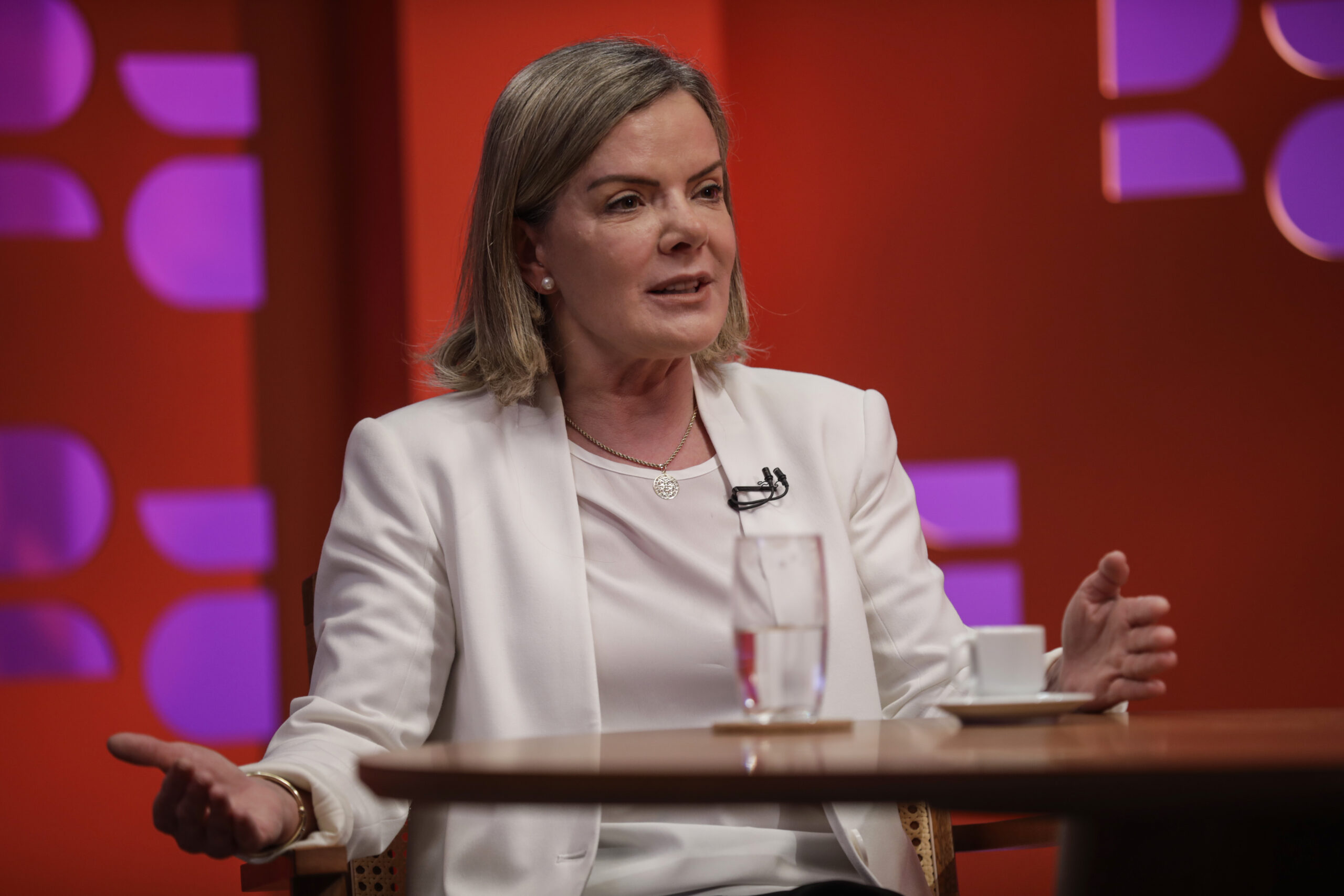 ‘precisamos-que-haddad-seja-candidato’,-diz-gleisi