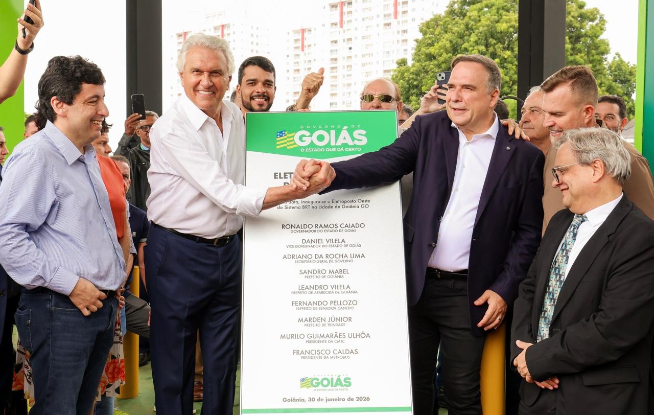 caiado-e-mabel-entregam-novo-terminal-praca-a-e-21-onibus-eletricos