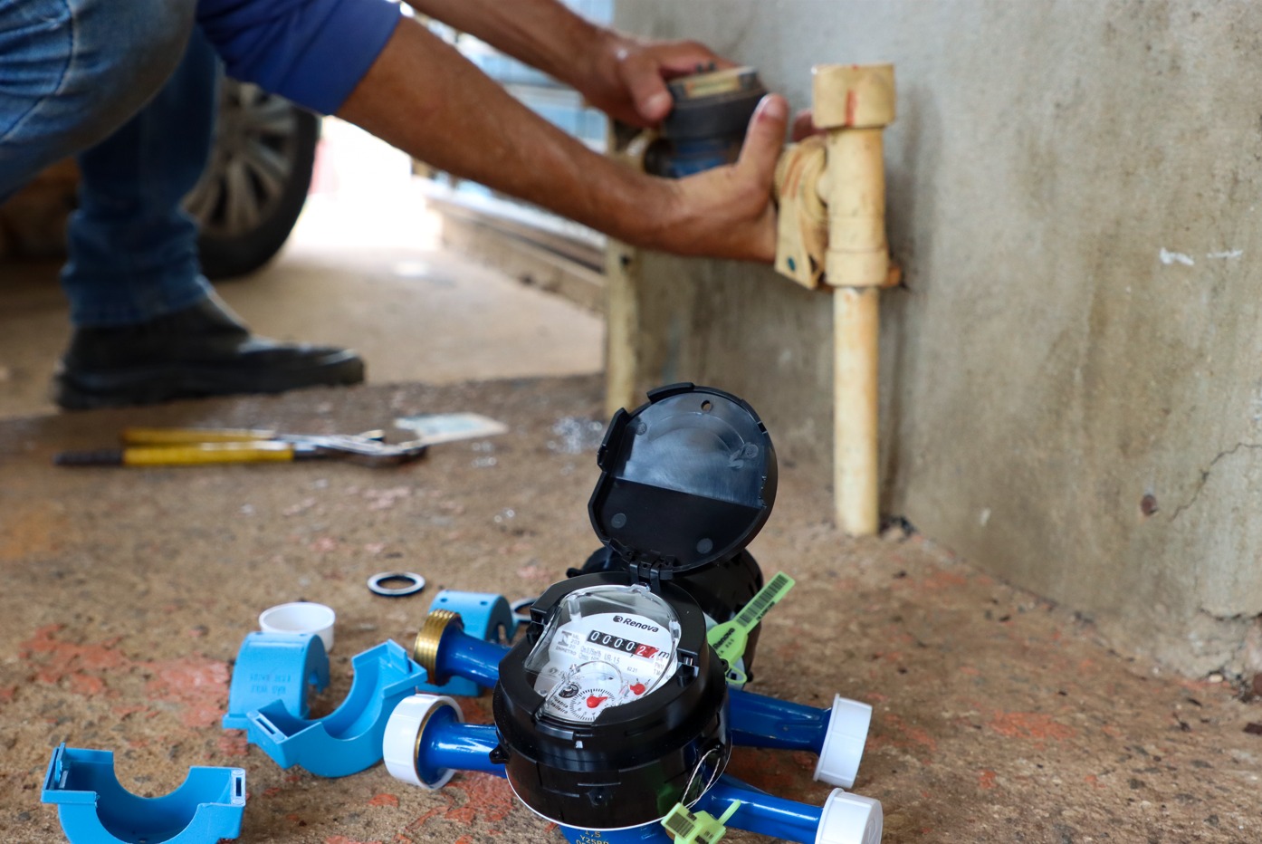 sanesc-substitui-hidrometros-e-aprimora-controle-de-consumo-em-senador-canedo