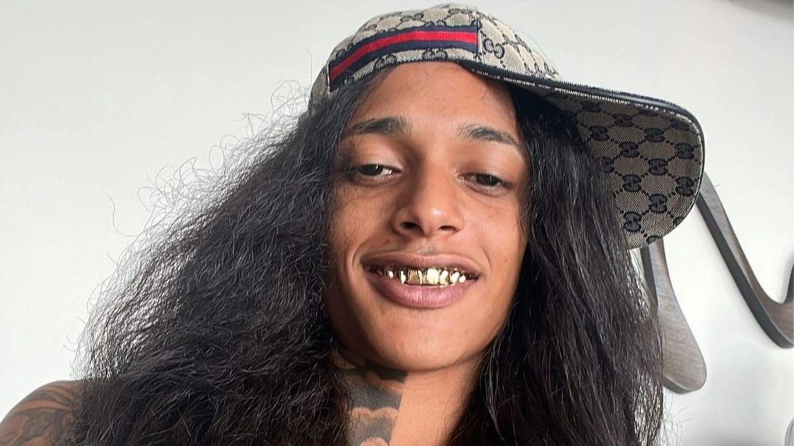 rapper-oruam-vira-foragido-apos-66-violacoes-na-tornozeleira