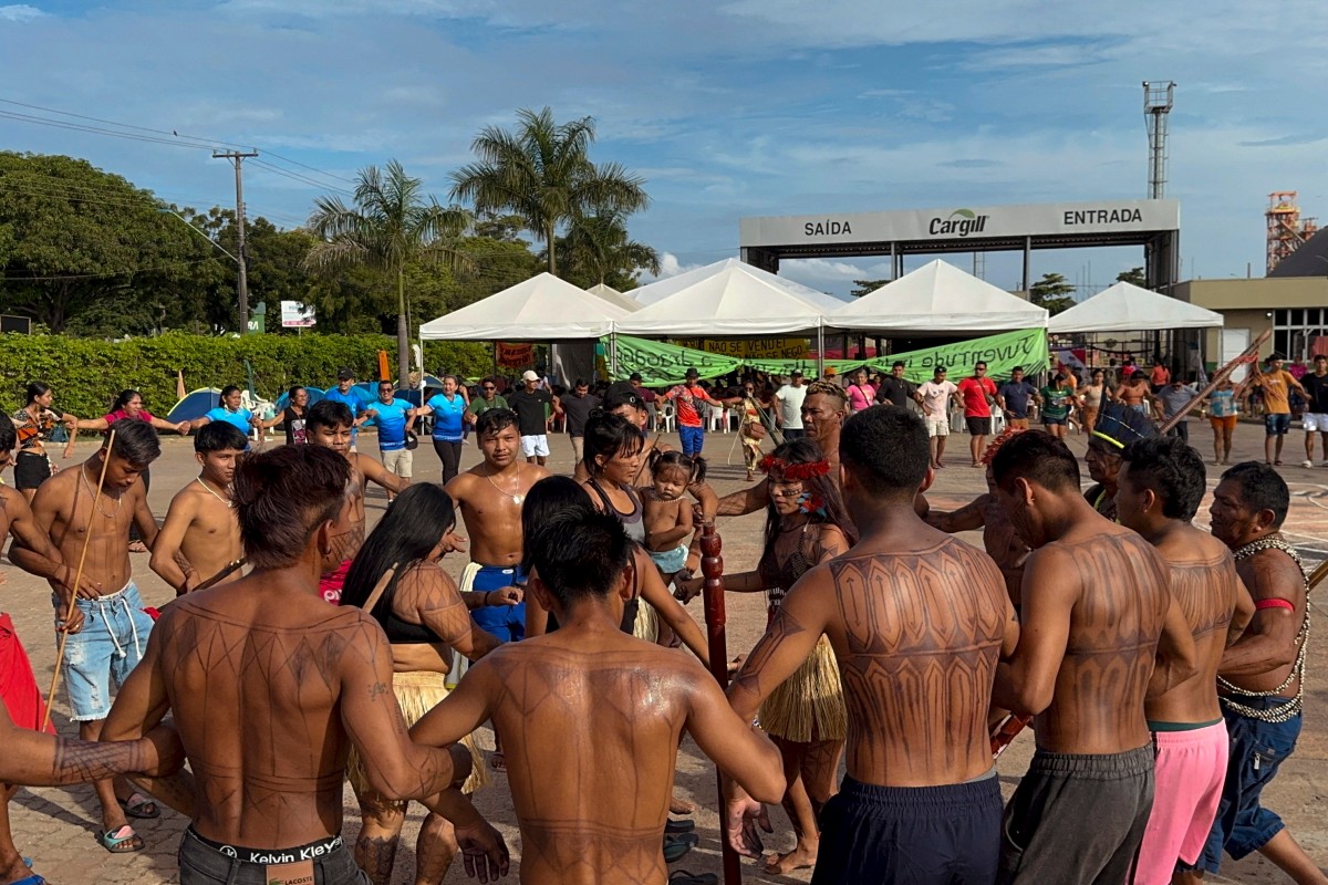 indigenas-protestam-contra-exploracao-de-rios-amazonicos-para-exportacao-de-graos