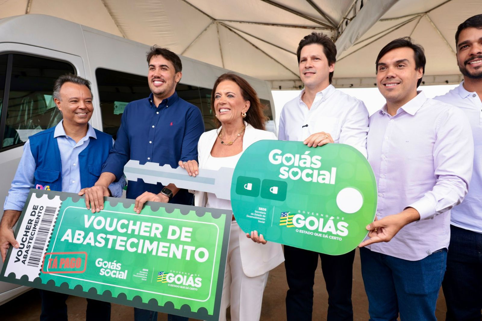 governo-de-goias-entrega-246-vans-a-municipios-para-reforcar-cras-e-creas