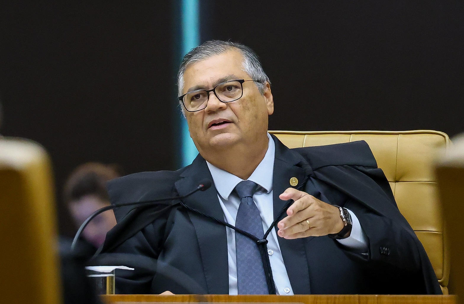 stf-suspende-‘penduricalhos’-e-limita-salario-nos-tres-poderes