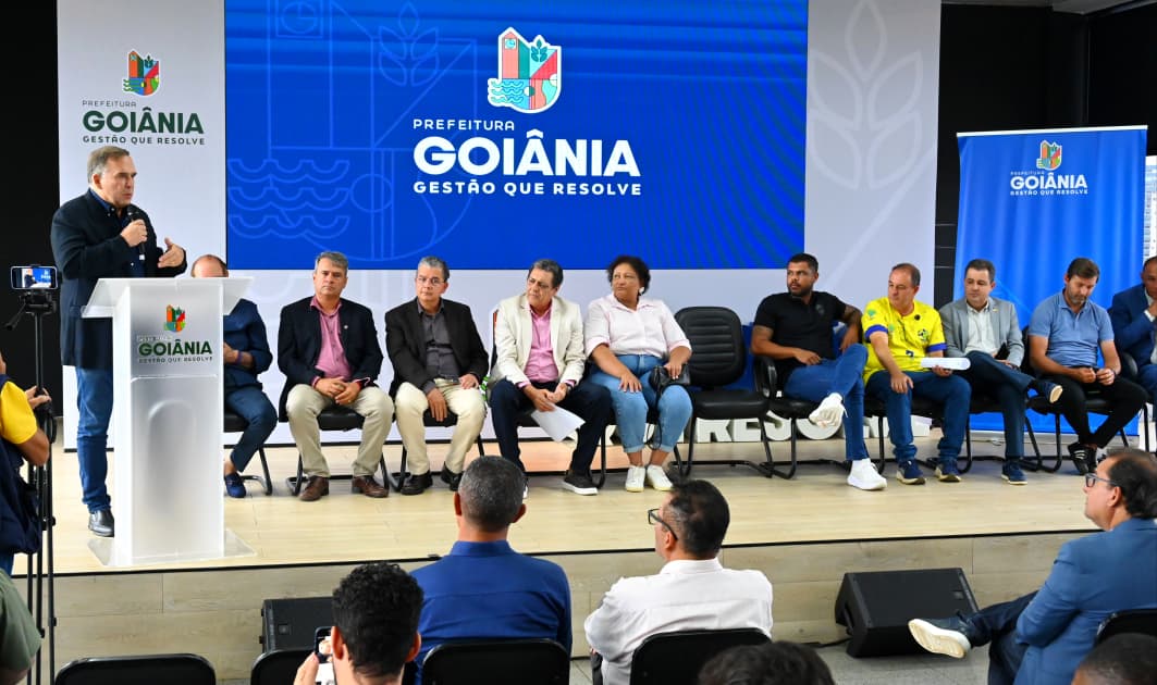 mabel-e-policarpo-anunciam-r$-6-milhoes-para-goias,-vila-e-atletico-na-serie-b