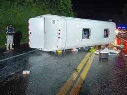 acidente-com-onibus-que-ia-de-sc-ao-paraguai-deixa-um-morto-e-21-feridos