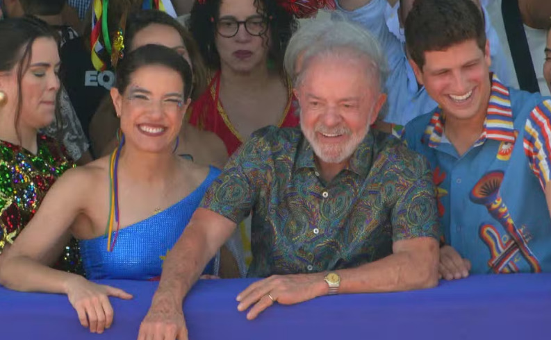 lula-publica-fotos-junto-a-politicos-no-camarote-no-galo-da-madrugada,-no-recife