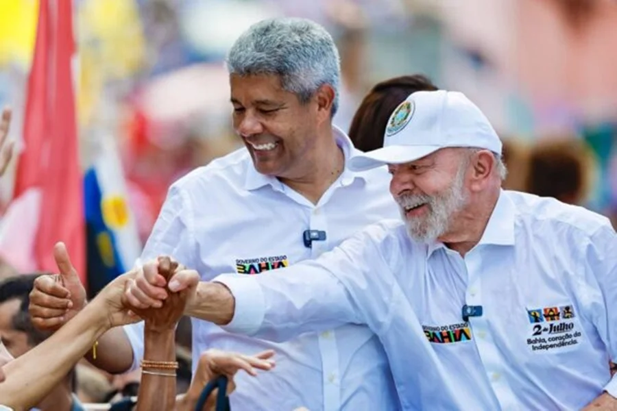 lula-assiste-a-carnaval-de-salvador-e-ouve-gritos-de-‘ole,-ole,-ola,-lula’-e-‘sem-anistia’
