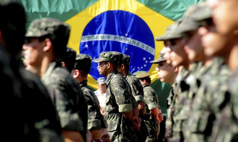 com-idade-minima-parada-no-congresso,-militar-se-aposenta-aos-48-anos-em-media