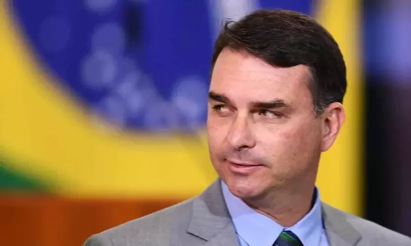 flavio-bolsonaro-divulga-samba-enredo-chamando-lula-de-ladrao;-veja-video