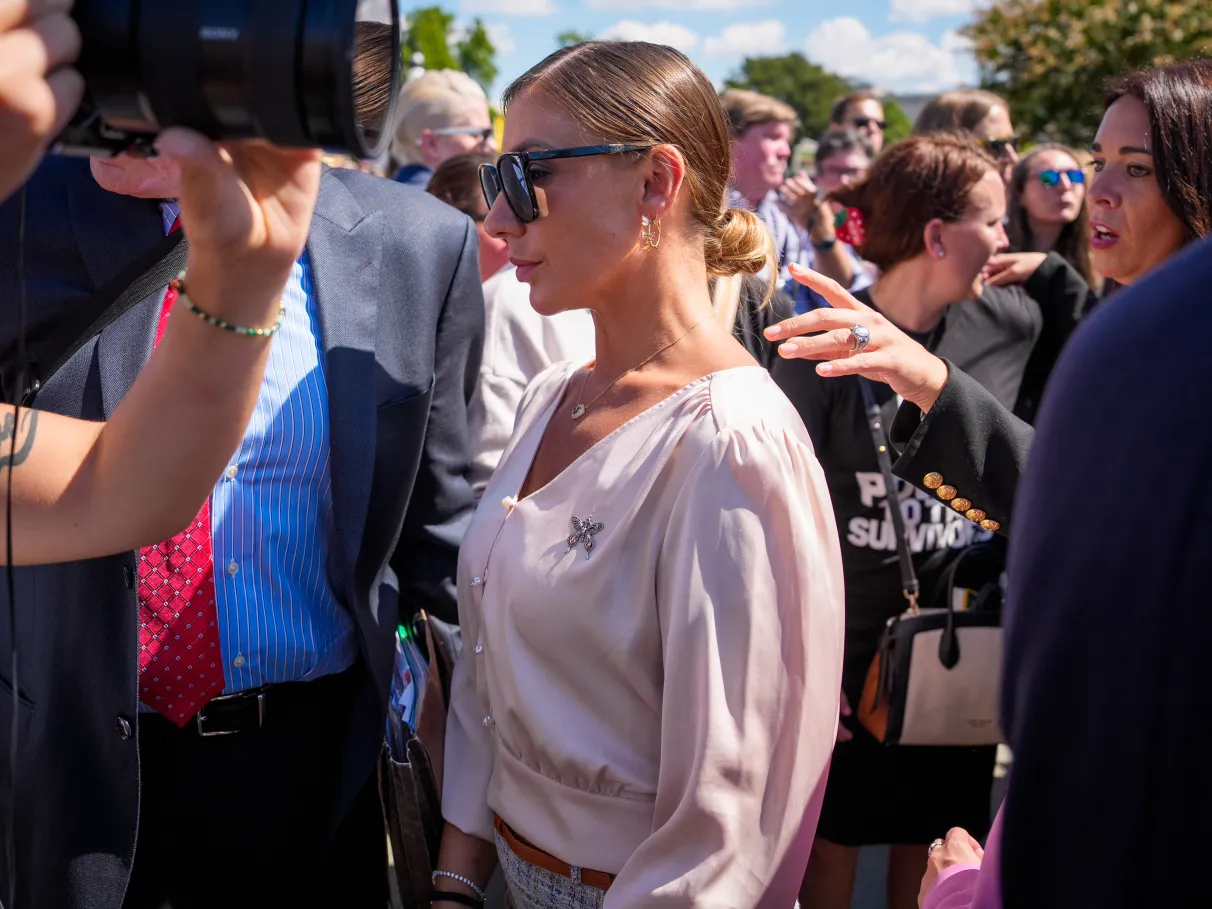 temos-que-ensinar-limites-aos-filhos,-diz-vitima-brasileira-de-epstein-e-mae-de-uma-menina