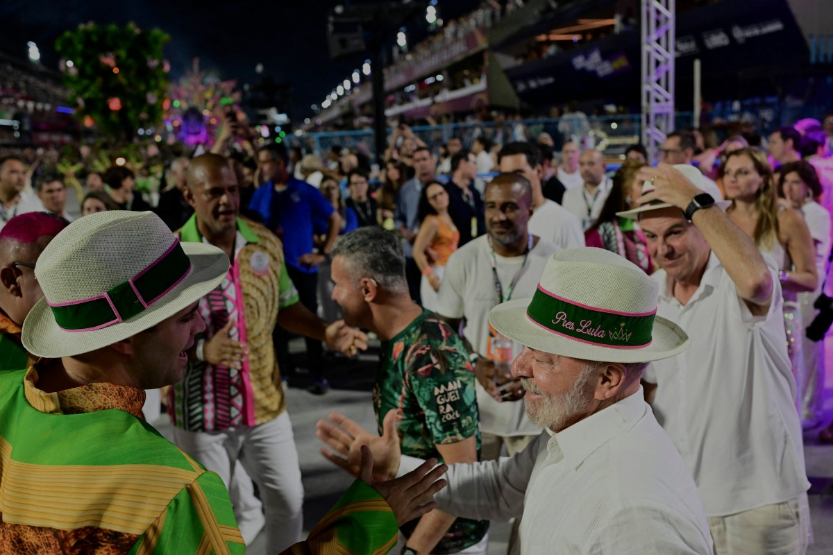 especialistas-apontam,-na-maioria,-que-homenagem-a-lula-na-sapucai-nao-e-campanha-antecipada