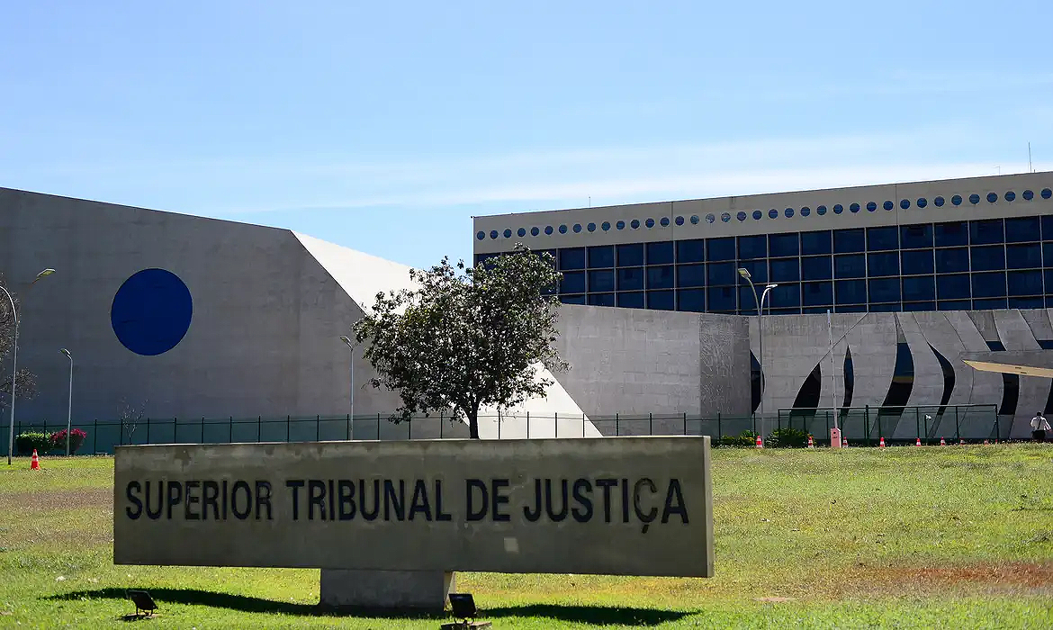ministro-do-stj-acusado-de-assedio-tem-alta-do-hospital,-mas-segue-afastado-do-tribunal