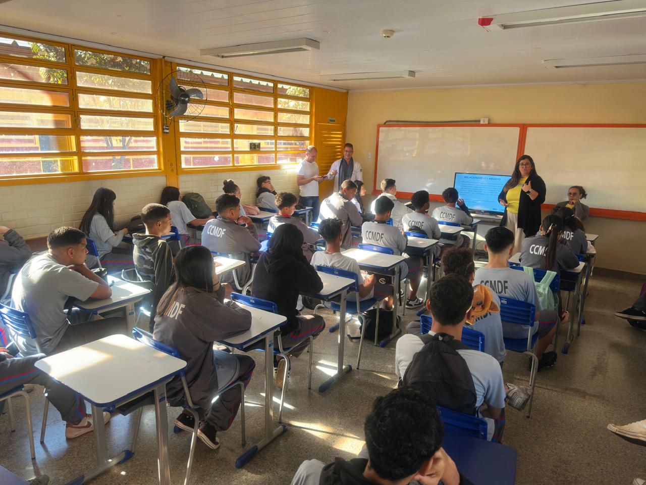 projeto-amplia-pena-por-maus-tratos-em-escolas