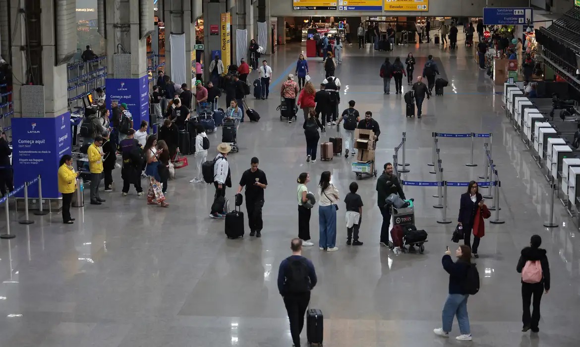 sem-anuncio-oficial,-trem-do-aeroporto-de-guarulhos-ja-leva-passageiros-aos-terminais