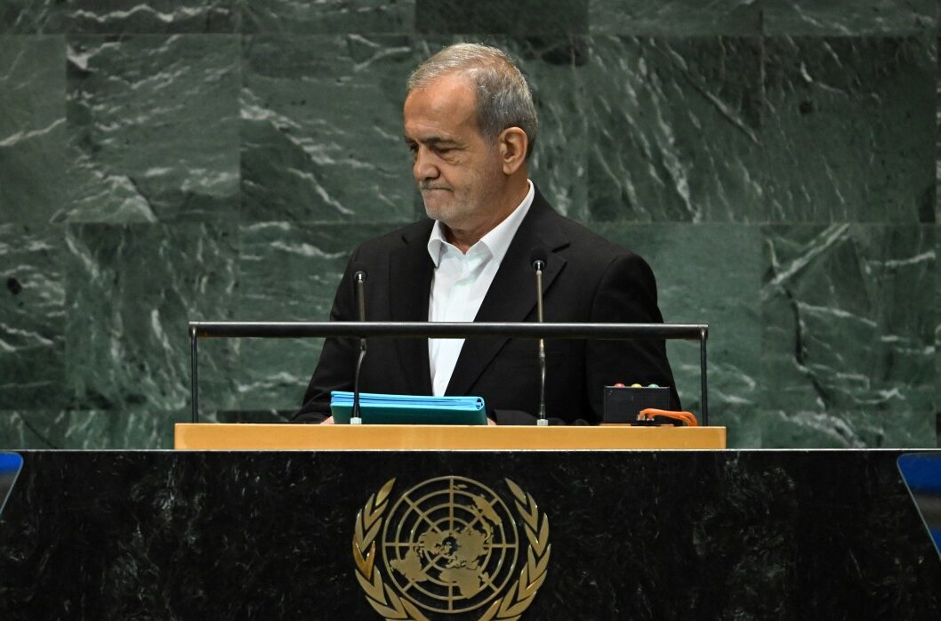 em-meio-a-protestos,-presidente-do-ira-diz-que-‘nao-baixara-a-cabeca’-diante-de-pressao-dos-eua