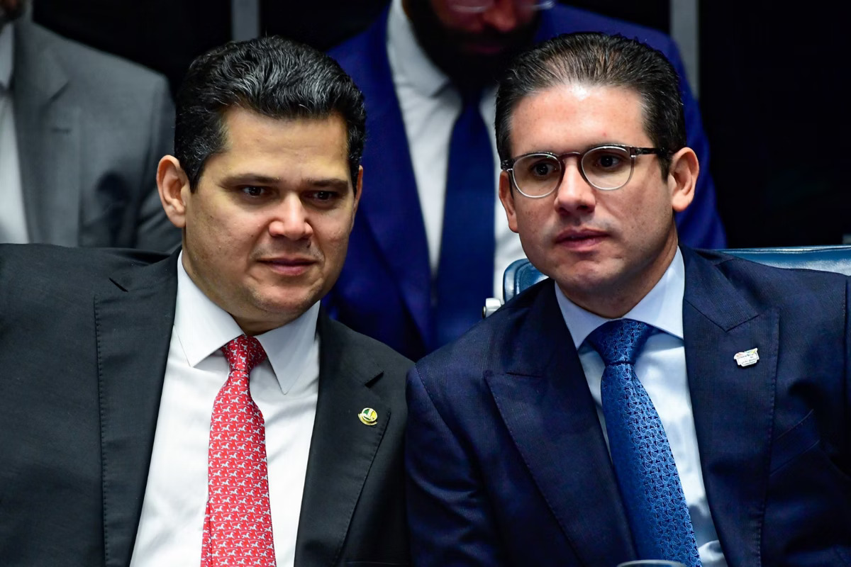 cupula-do-congresso-sinaliza-votar-pena-menor-a-bolsonaro-se-pressao-por-cpi-do-master-esfriar