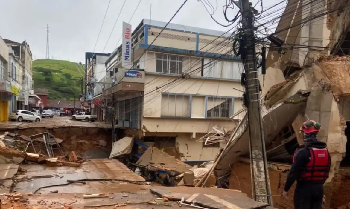 governo-mobiliza-423-militares-para-resgatar-municipios-mineiros-afetados-por-chuvas