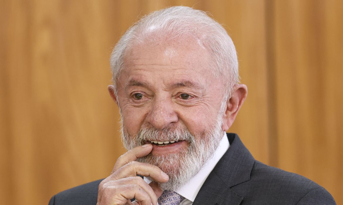 lula-diz-que-governo-vai-ajudar-prefeitos-de-mg-sem-olhar-‘partido,-time-ou-religiao’