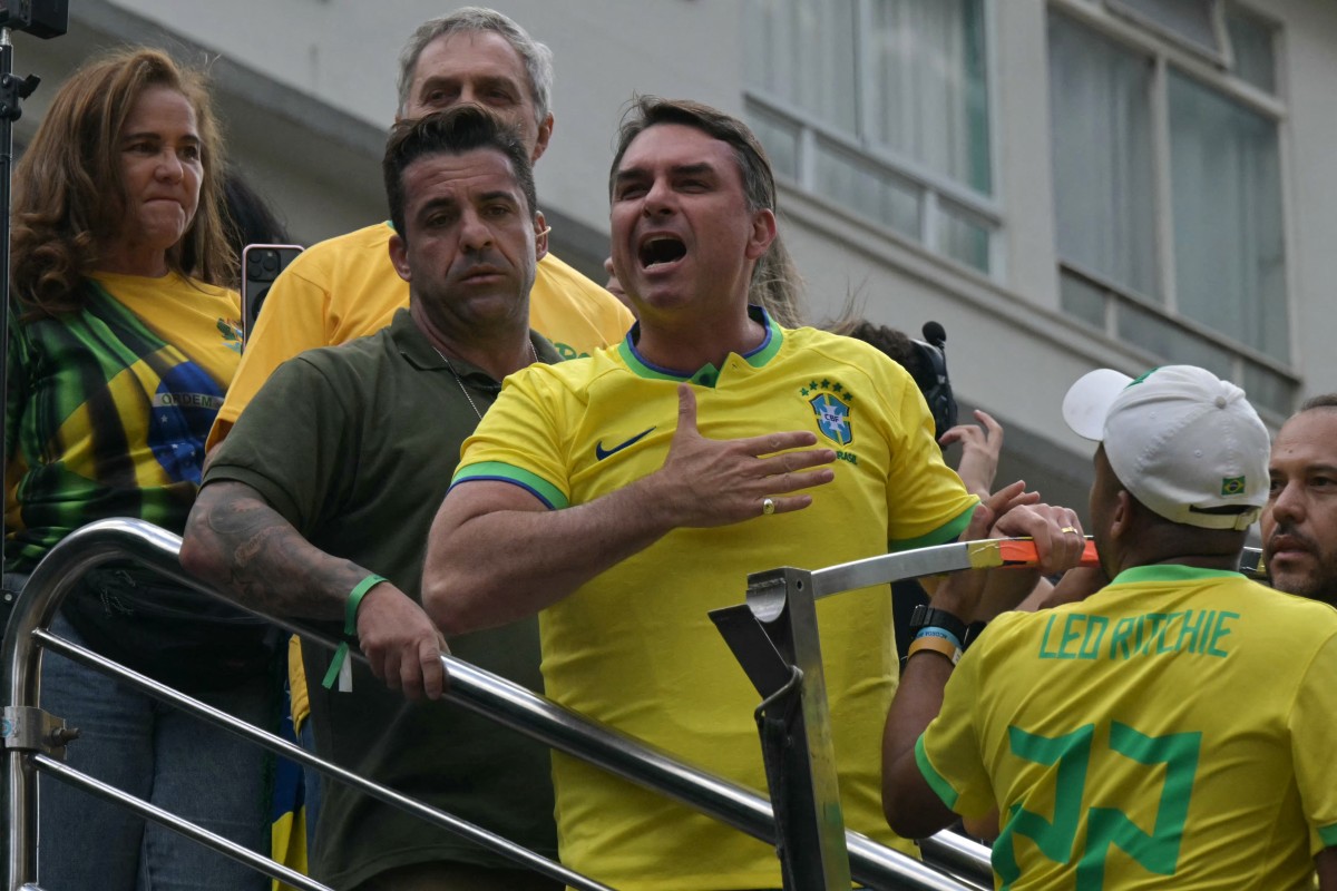 em-ato,-flavio-bolsonaro-diz-que-grupo-tem-‘batalha’,-de-derrubar-veto-de-lula-sobre-dosimetria