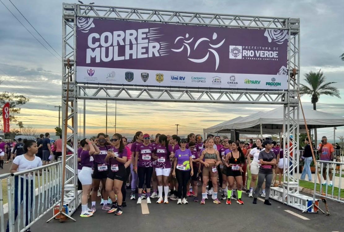 corre-mulher:-evento-esportivo-reune-mais-de-mil-participantes-em-rio-verde
