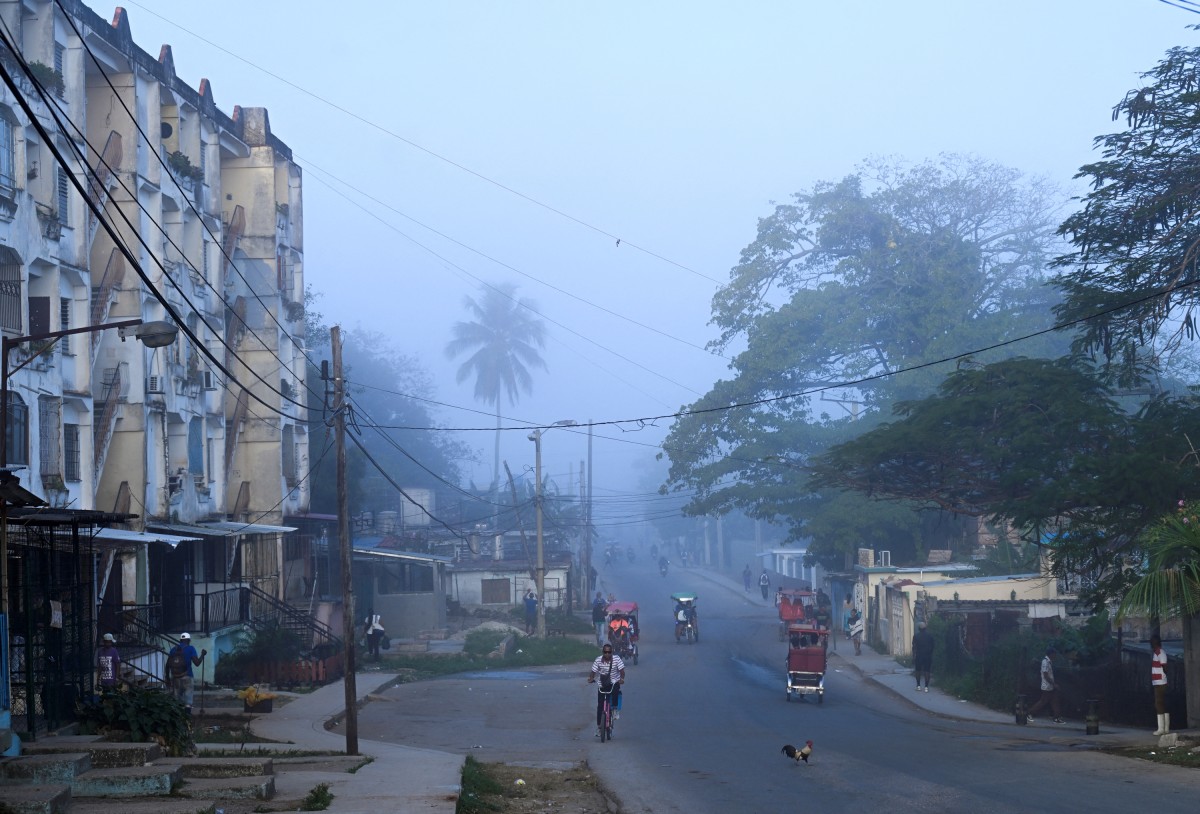 manifestantes-atacam-sede-do-partido-comunista-em-moron,-cuba
