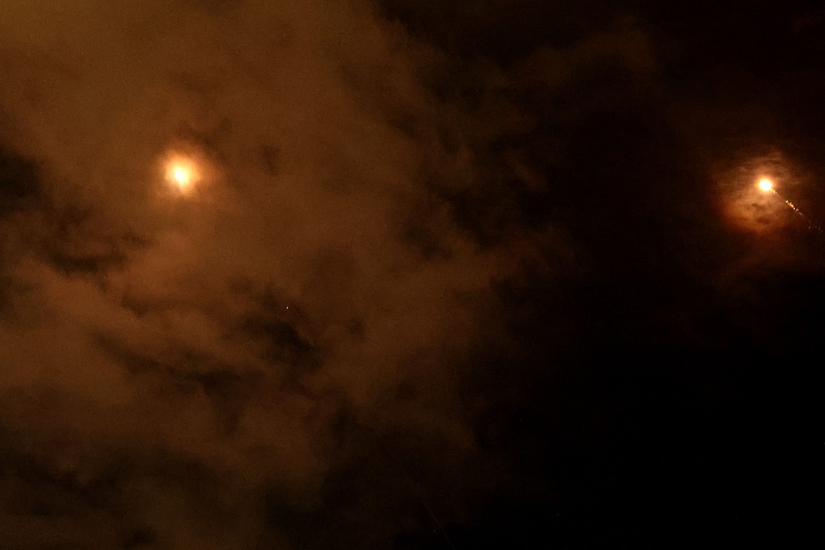 ataque-com-drone-a-deposito-de-combustivel-provoca-incendio-em-aeroporto-do-kuwait