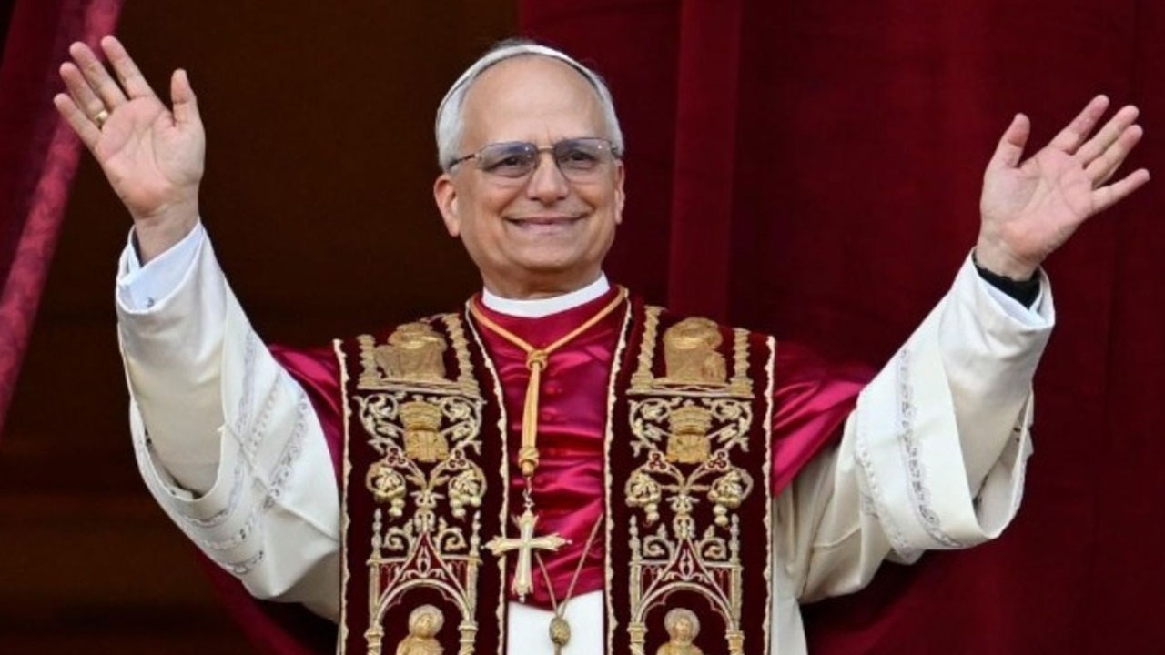 papa-viaja-a-monaco-para-breve-visita-repleta-de-contrastes
