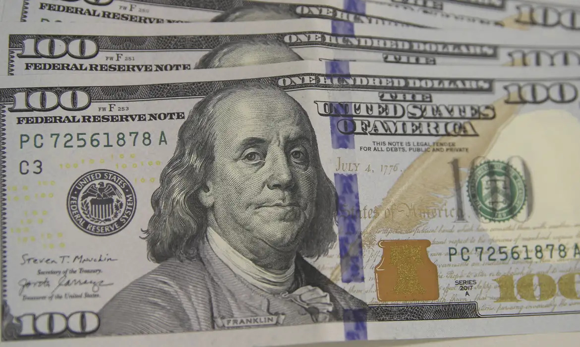 dolar-recua-1,27%-e-ibovespa-avanca-3%-na-semana-apesar-de-tensoes-no-oriente-medio