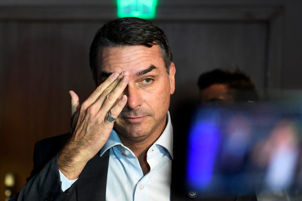 ‘tem-que-virar-a-pagina-da-desconfianca-com-michelle-e-tarcisio’,-diz-flavio-bolsonaro-nos-eua
