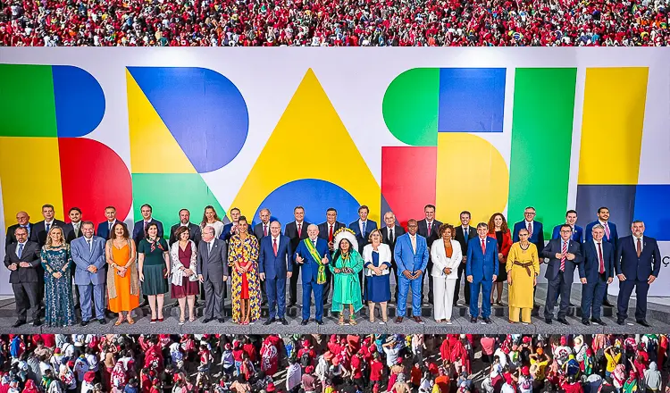 metade-dos-ministros-deixa-o-governo,-e-lula-cobrara-atuacao-em-campanha-eleitoral
