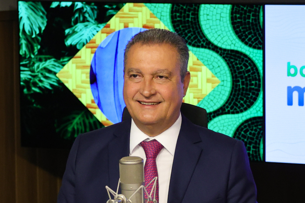 rui-costa-apresenta-slides-com-numeros-dos-ministerios-em-comparacao-com-o-governo-bolsonaro