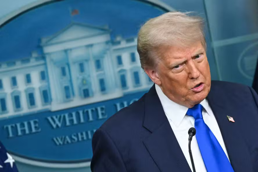 eua:-juiz-impede-que-trump-corte-financiamento-das-emissoras-publicas-npr-e-pbs