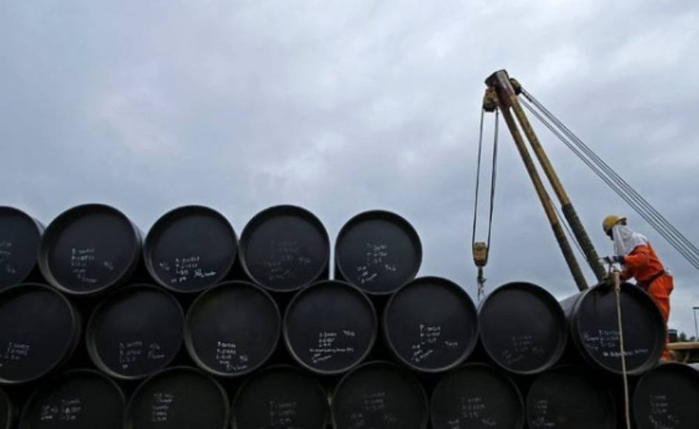 petroleo-fecha-em-alta-de-18%-na-semana,-apos-discurso-de-trump-elevar-tensoes-no-oriente-medio