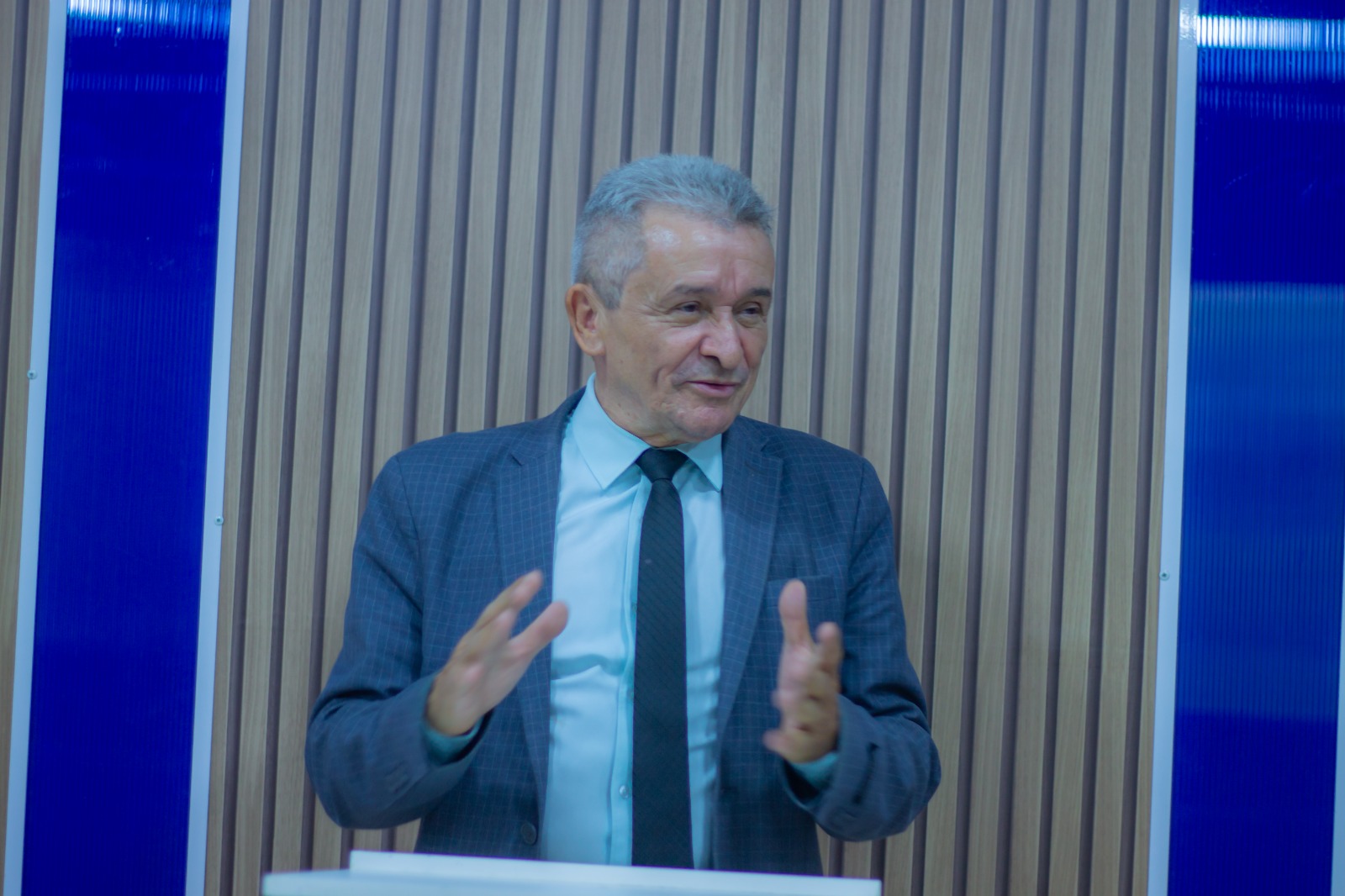 dr.-ezizio-defende-nova-postura-parlamentar:-“emenda-nao-e-favor”