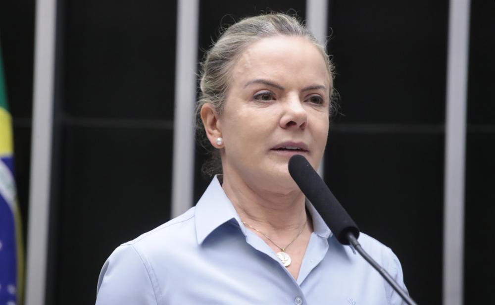 gleisi-deixa-governo-e-anuncia-pre-candidatura-ao-senado-pelo-parana