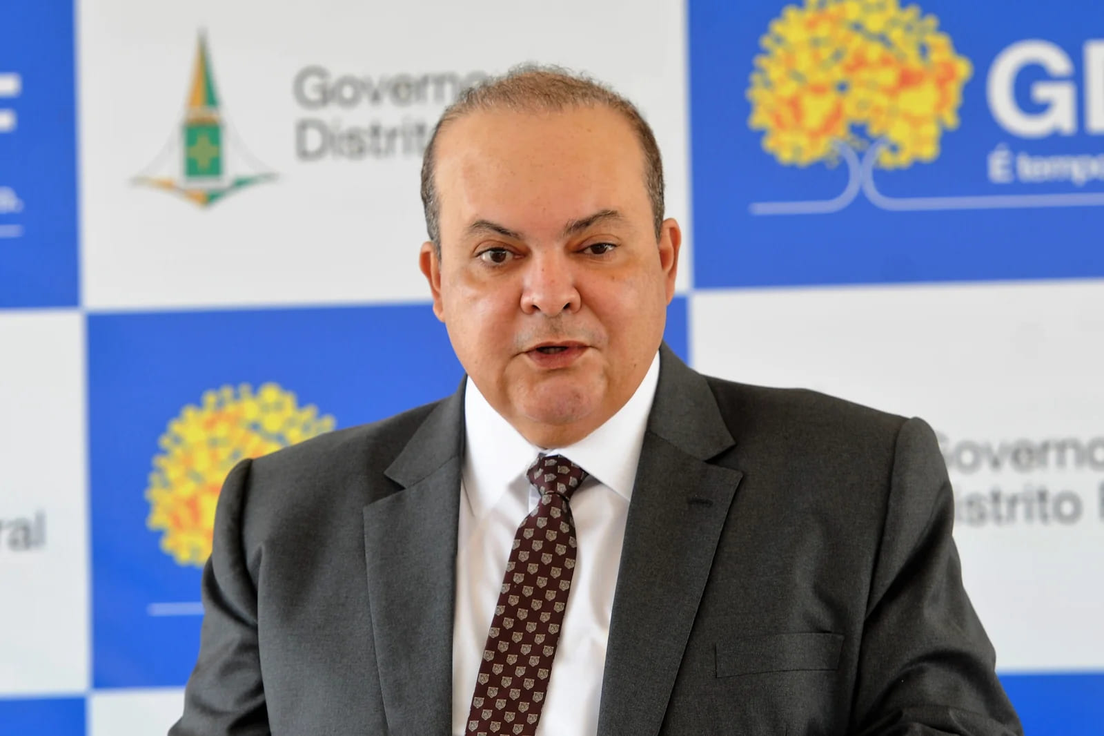 mendonca-desobriga-ex-governador-ibaneis-rocha-de-comparecer-a-cpi-do-crime-organizado
