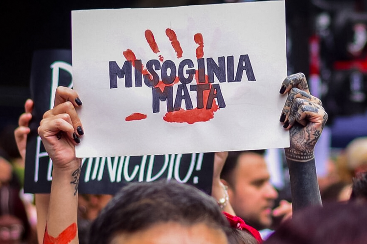 ‘lei-da-misoginia’-causa-duvidas-nas-redes;-confira-as-explicacoes-de-especialistas