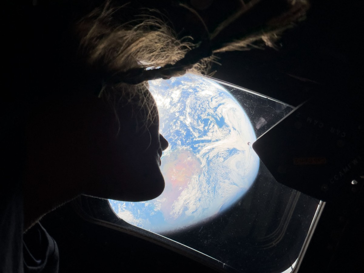 astronautas-da-artemis-vislumbram-‘grand-canyon’-da-lua-antes-de-sobrevoa-la