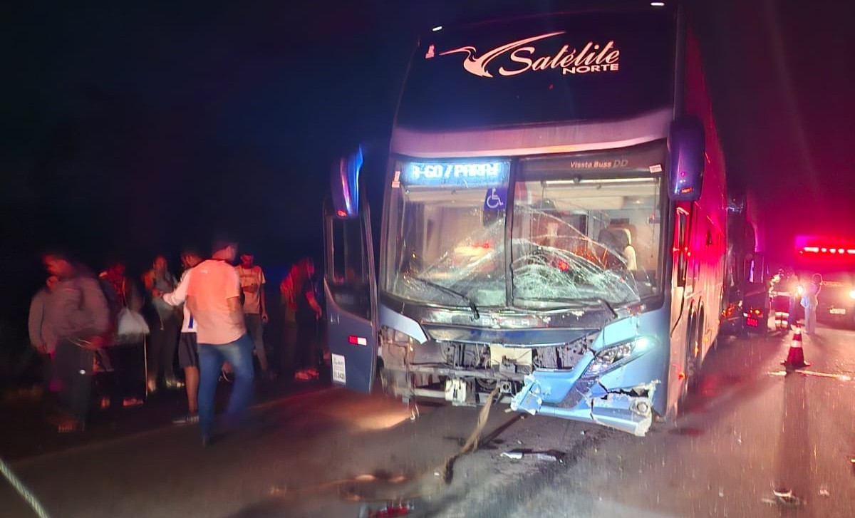 bombeiros-atendem-acidente-com-onibus-e-carros-na-br-153,-em-campinorte